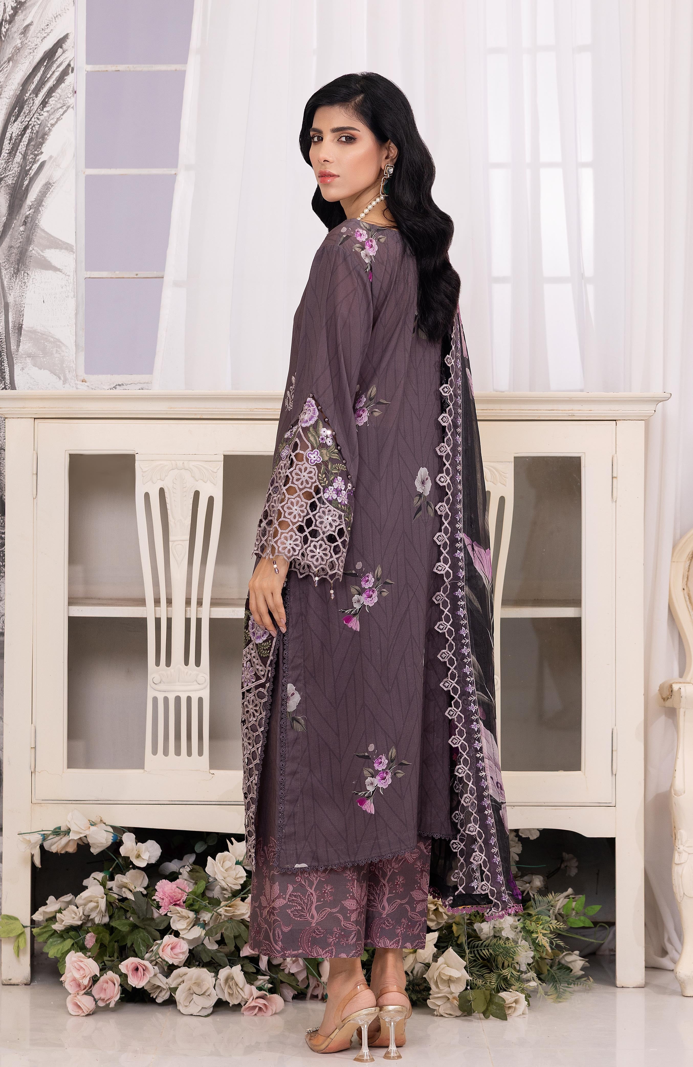 Zarka’s Luxury Lawn by Al Zohaib – 3-Piece Unstitched Embroidered (ZC-25-09)