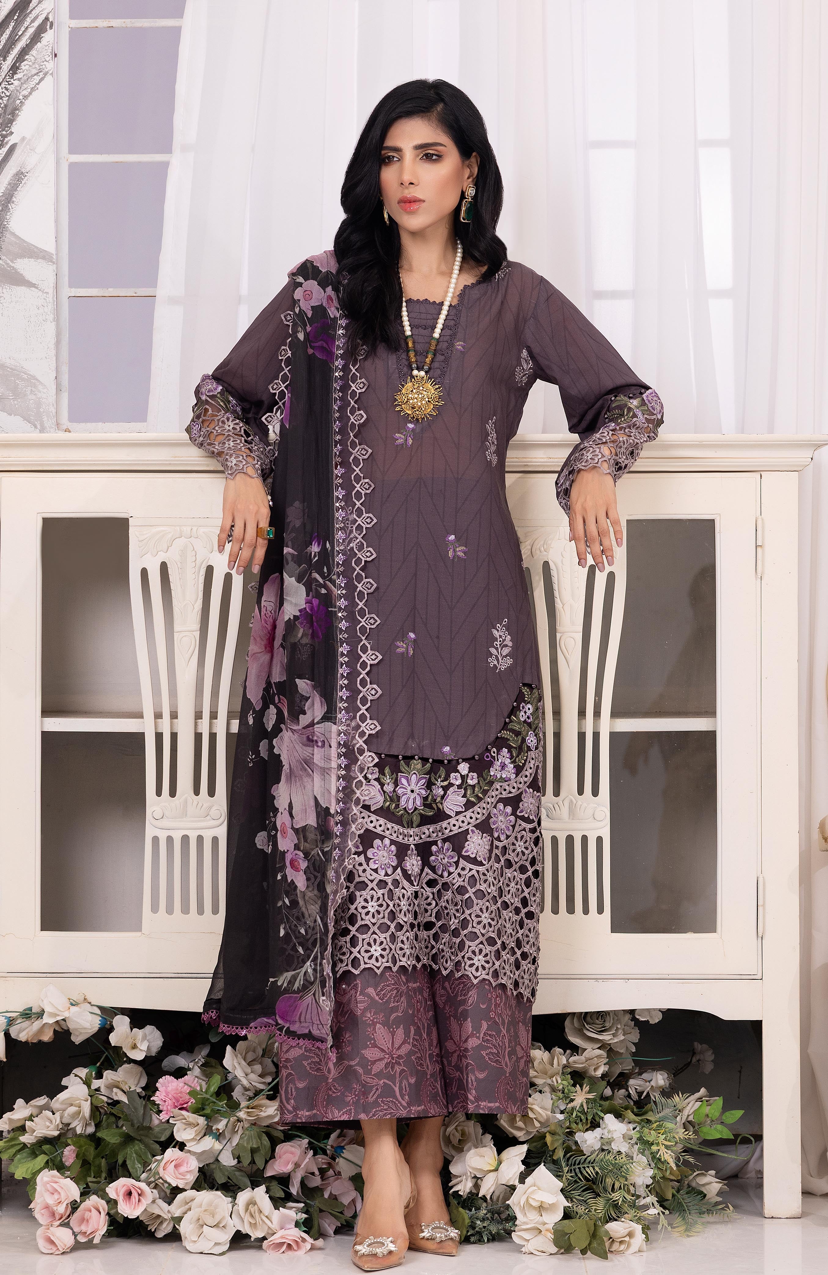 Zarka’s Luxury Lawn by Al Zohaib – 3-Piece Unstitched Embroidered (ZC-25-09)